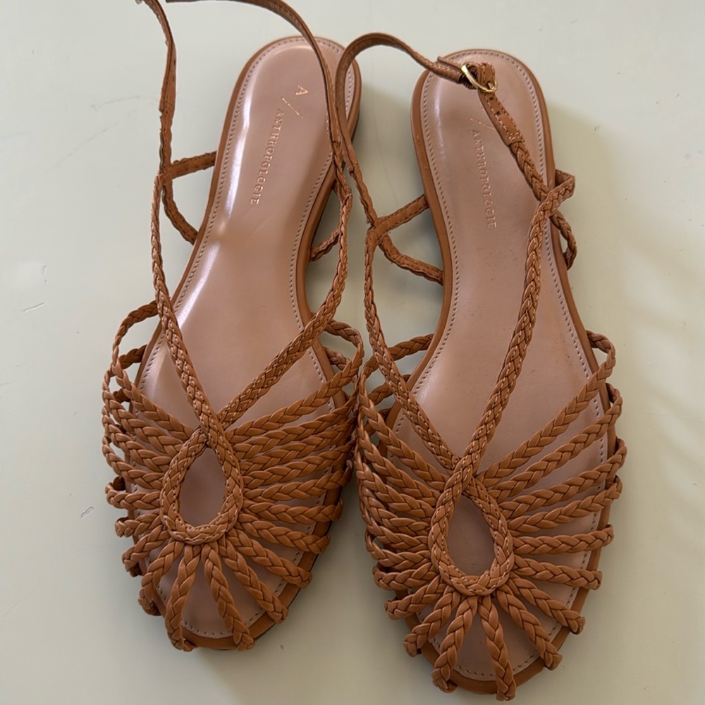 NWOT  SZ 39 Anthropology flat strapped sandals